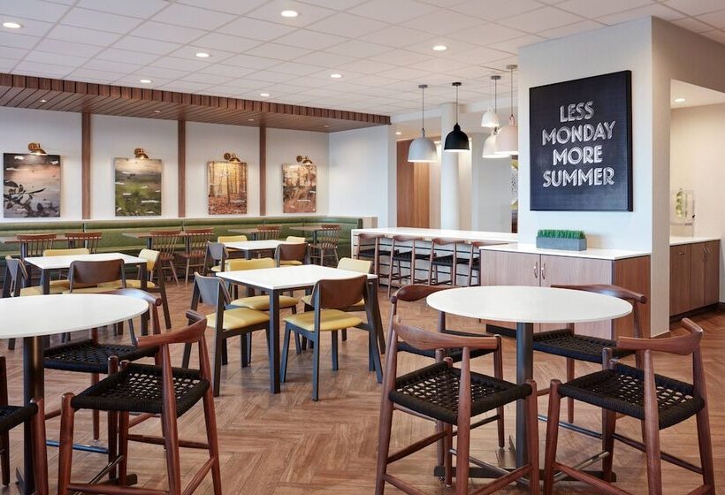 هتل Fairfield By Marriott Inn & Suites Newport Cincinnati