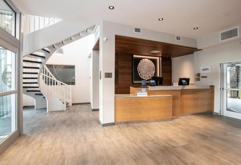 هتل Fairfield By Marriott Inn & Suites Newport Cincinnati