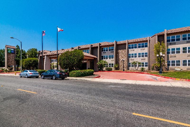 هتل Holiday Inn Express & Suites Camarillo, An Ihg