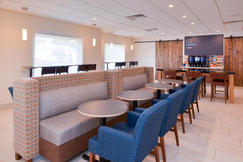 ホテル Holiday Inn Express & Suites Omaha 120th And Maple, An Ihg