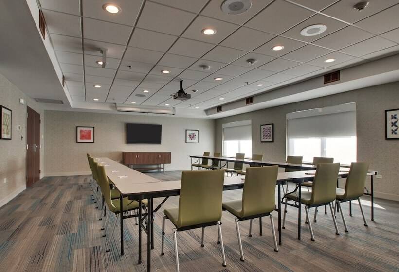 Отель Holiday Inn Express & Suites Aurora Naperville, An Ihg