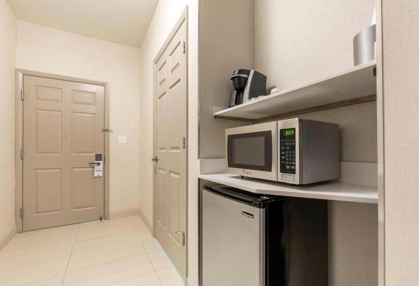 Отель Holiday Inn Express And Suites Chicago West   St Charles, An Ihg