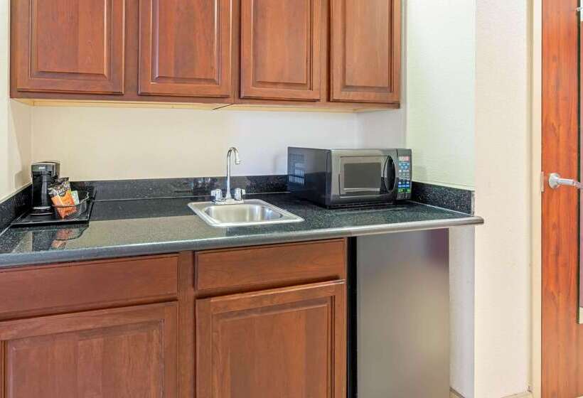 ホテル La Quinta By Wyndham Midwest City   Tinker Afb