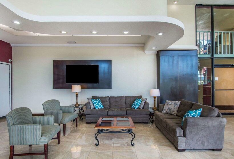 ホテル Quality Inn & Suites At Tropicana Field