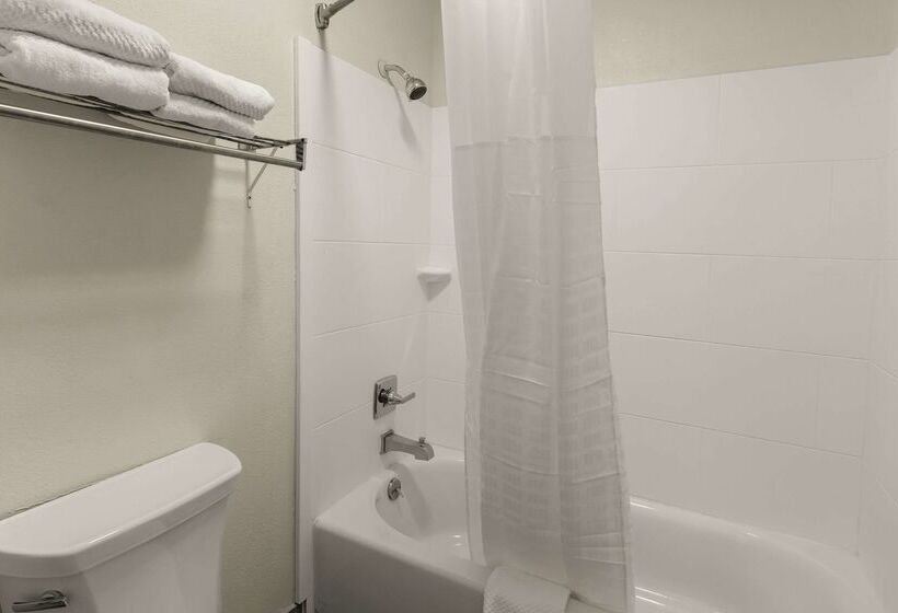 ホテル Quality Inn & Suites Dublin