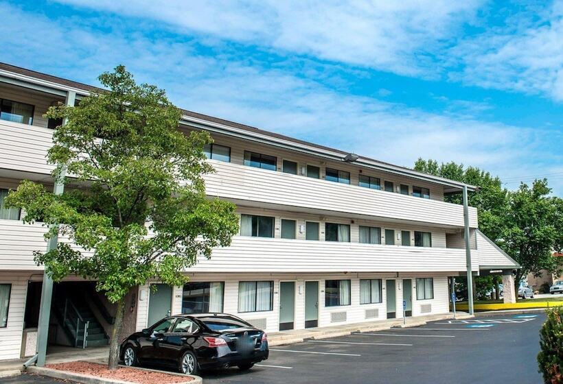 ホテル Quality Inn & Suites North Gibsonia