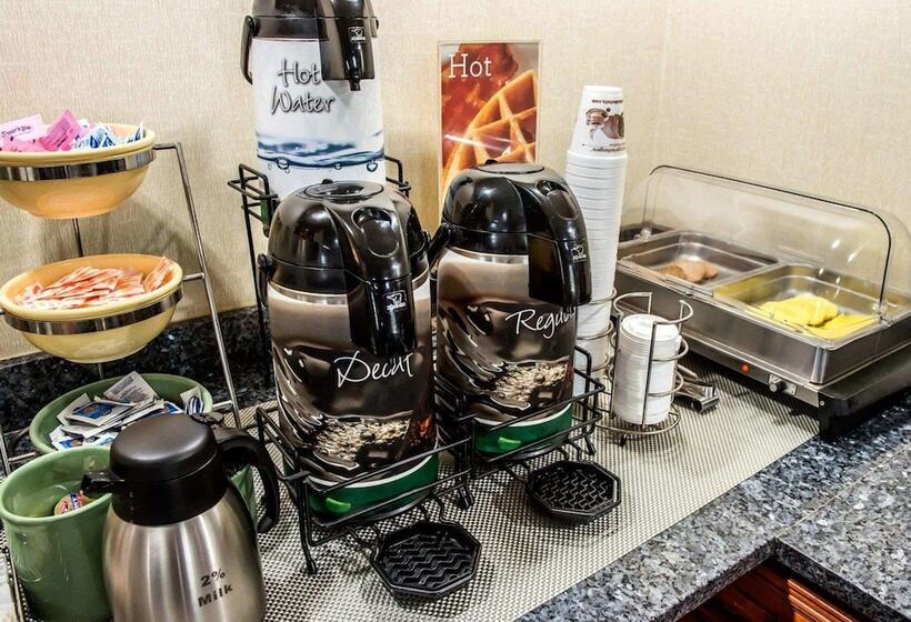 ホテル Quality Inn & Suites North Gibsonia