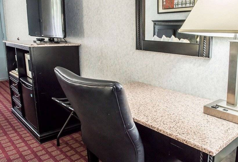 ホテル Quality Inn & Suites North Gibsonia