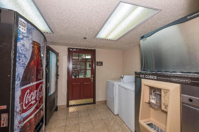 בית מלון כפרי Red Roof Inn & Suites Stafford, Va