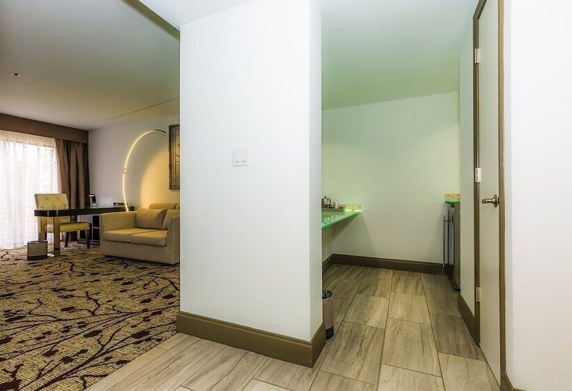 Regalia Hotel & Conference Center