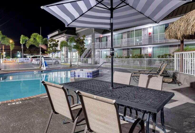 فندق Rodeway Inn