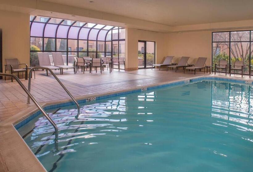 Отель Sonesta Select Milwaukee Brookfield