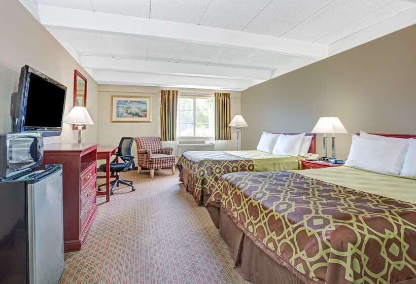 Отель Travelodge By Wyndham Iowa City