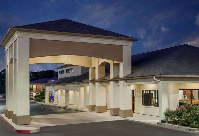 모텔 Days Inn & Suites By Wyndham Huntsville