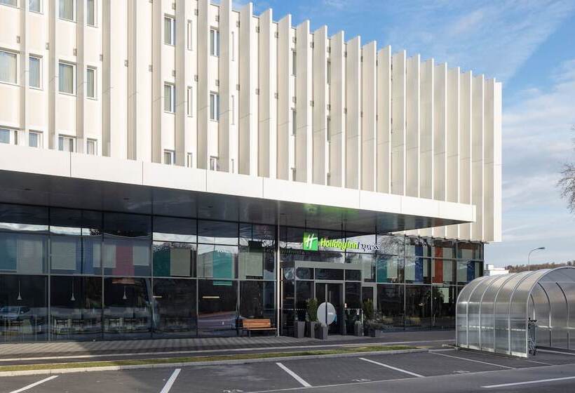 هتل Holiday Inn Express Aarburg Oftringen, An Ihg