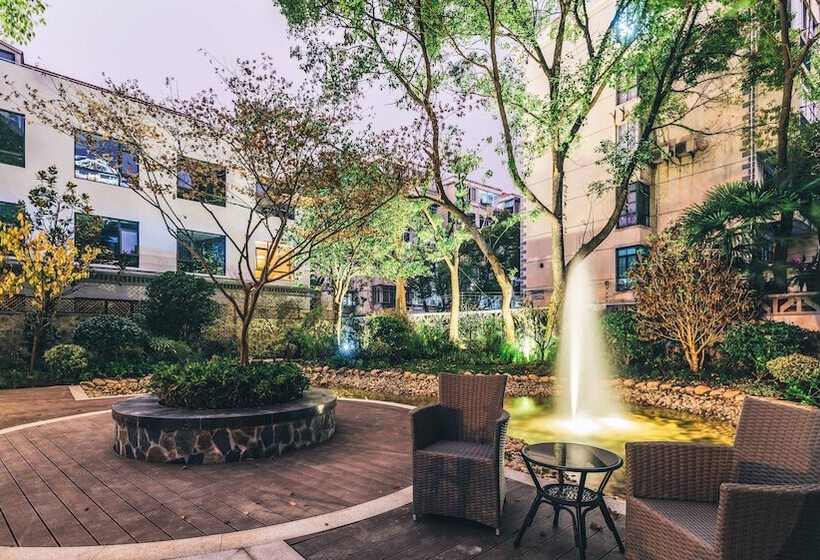 Atour Light Hotel Tangshan Exhibition Center