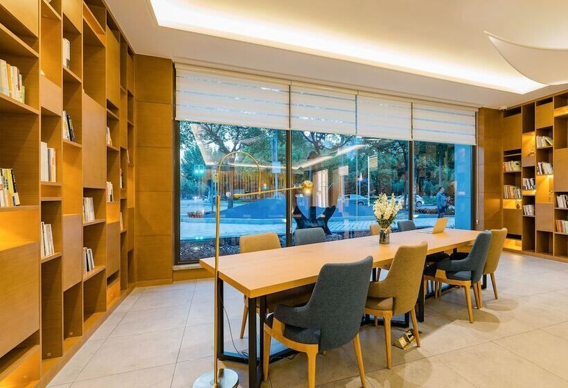 Atour Light Hotel Tangshan Exhibition Center