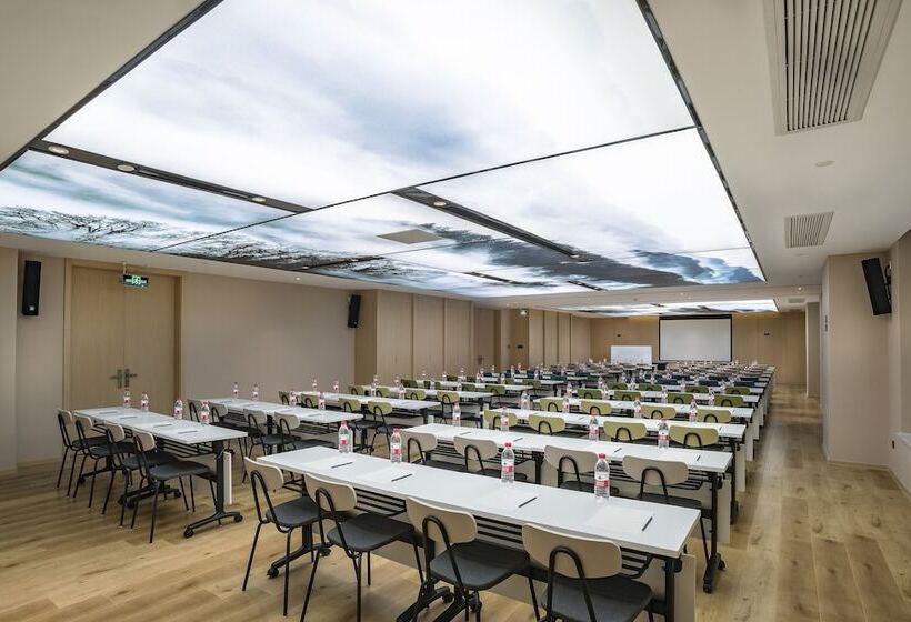 Atour Light Hotel Tangshan Exhibition Center