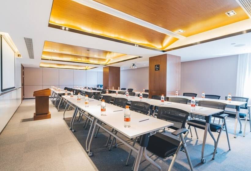 Atour Light Hotel Tangshan Exhibition Center