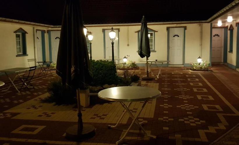 호텔 Logis   Hôtel & Restaurant L Envie Des Mets