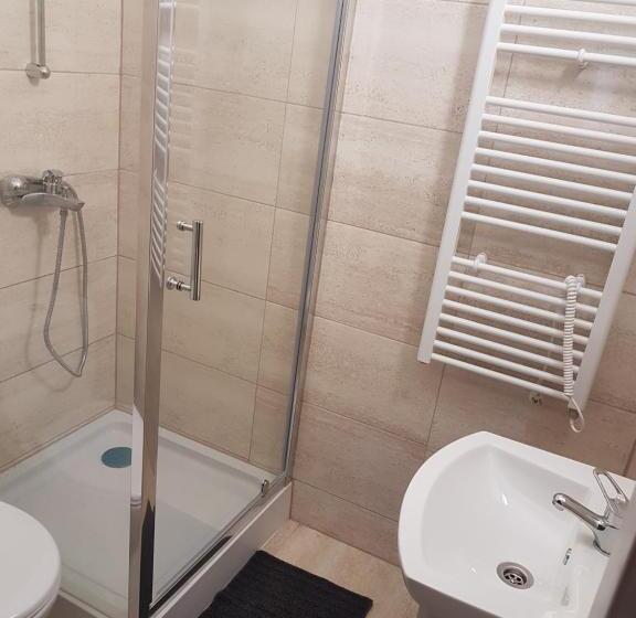 بنسيون Apartmán 1, Třílůžkový S Přistýlkou S Kuchyní A Koupelnou