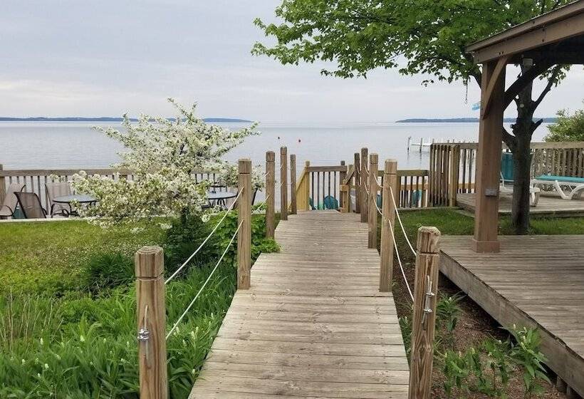 호스텔 Brio Beach Inn