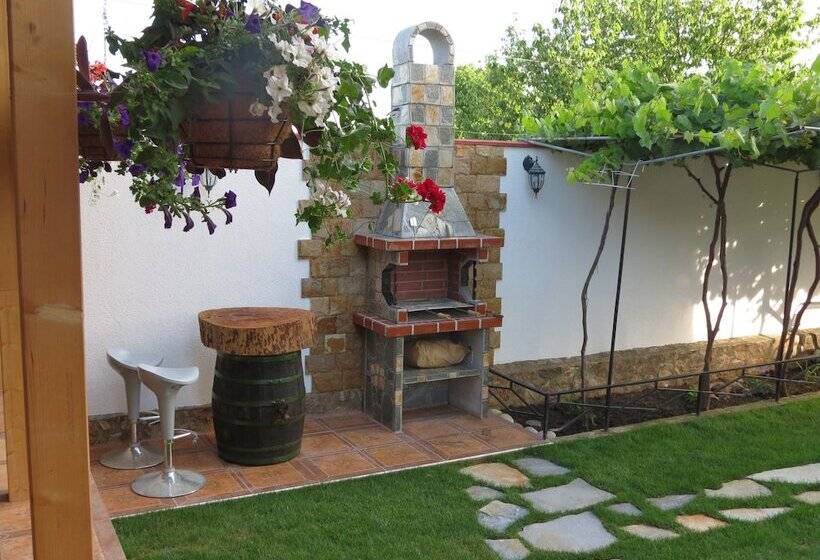 پانسیون Aurora Guest House