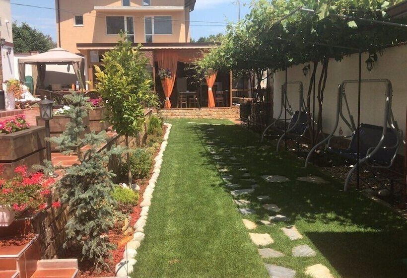 پانسیون Aurora Guest House