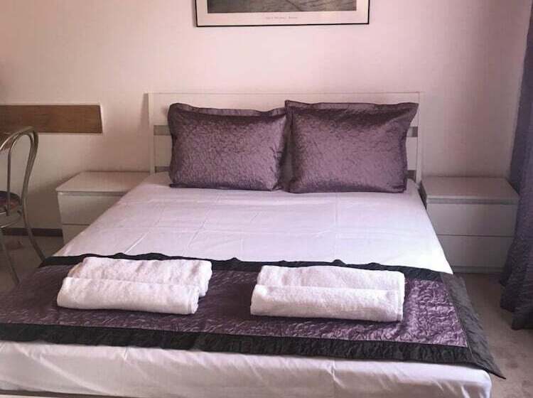 پانسیون Aurora Guest House