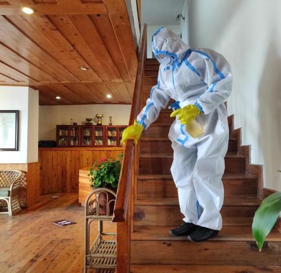 منتجع The Chalets Naldehra