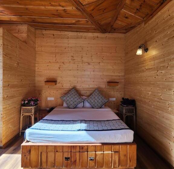 منتجع The Chalets Naldehra