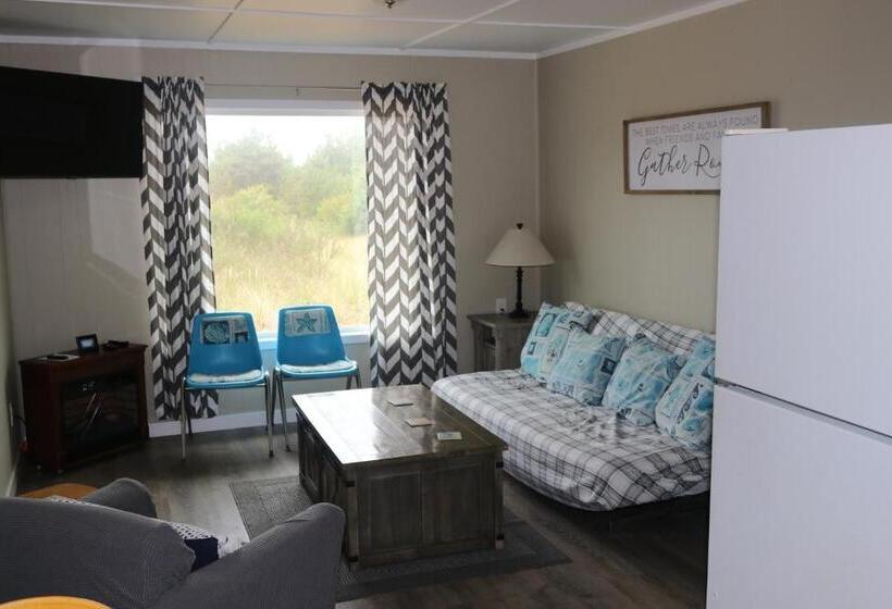 The Lowtide Motel