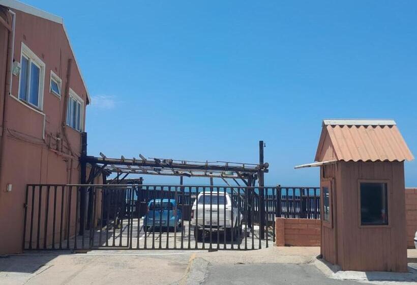 Общежитие Umkomaas Lodge