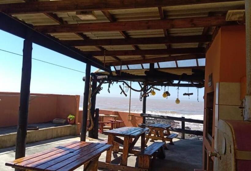 Общежитие Umkomaas Lodge
