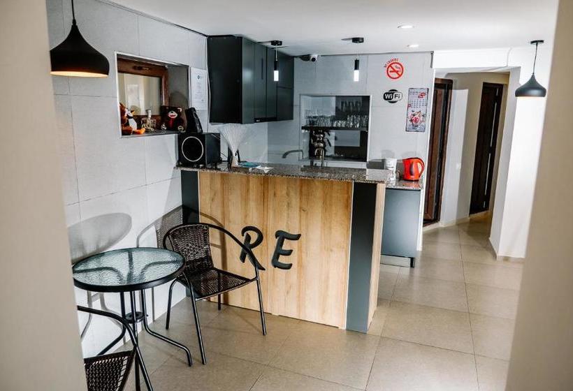 Hostel Re
