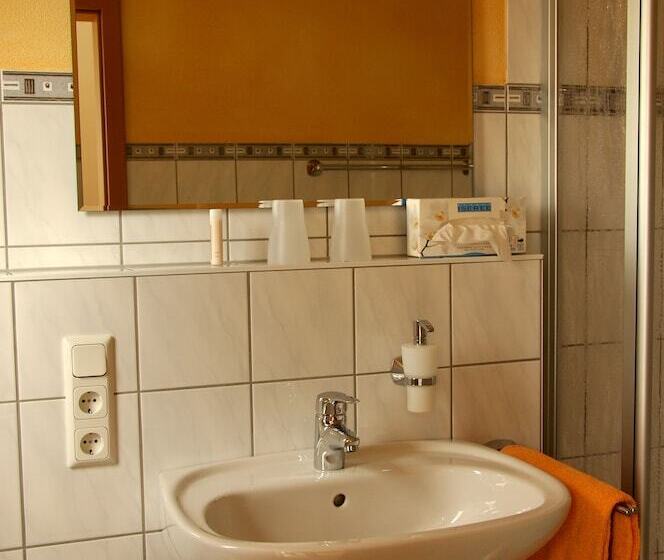 ペンション Wein  Und Gaestehaus Genetsch