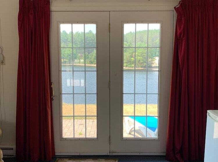 هاستل Algonquin Lakeside Inn