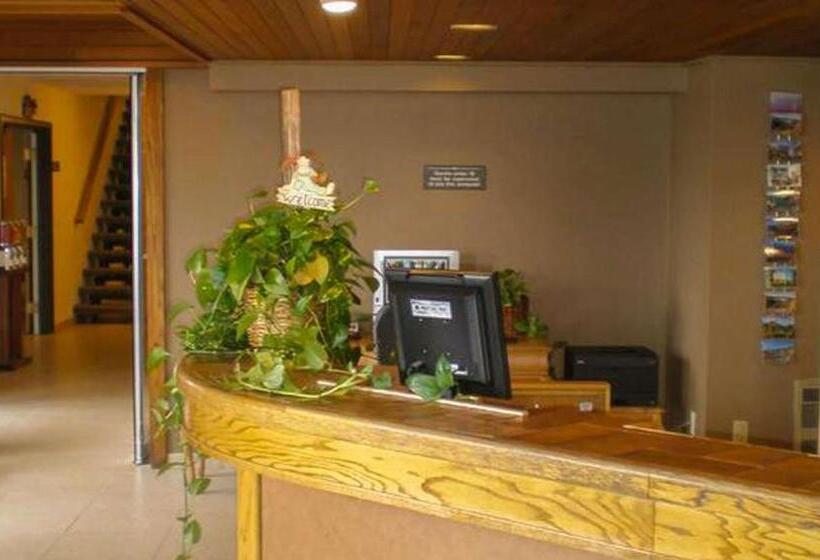 هاستل The La Grande Inn