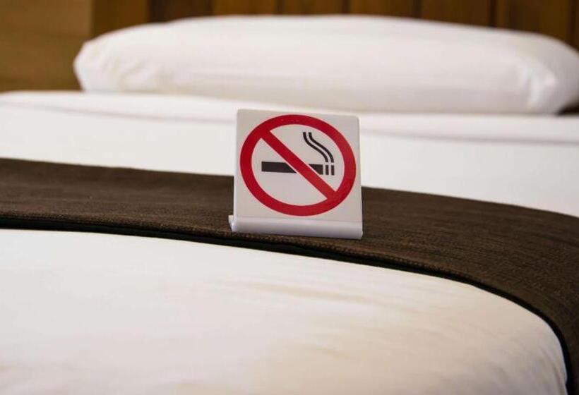 هاستل The La Grande Inn