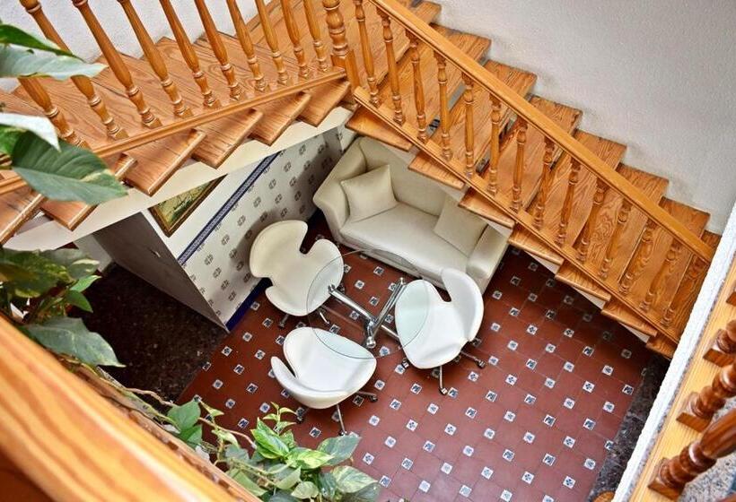 פנסיון Hostal Sol Y Mar