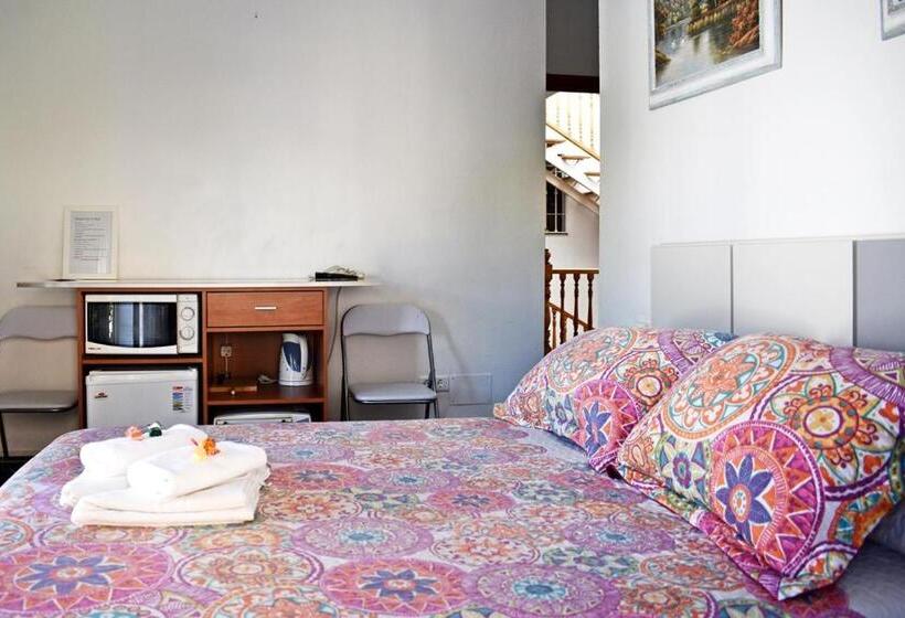 پانسیون Hostal Sol Y Mar