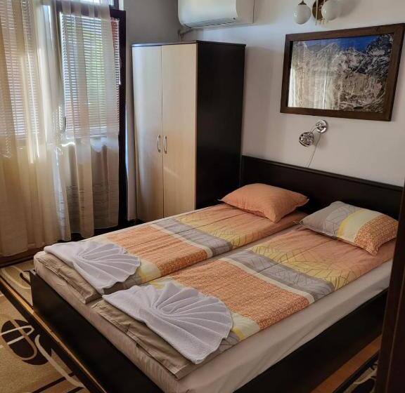 پانسیون Oasis Guest House