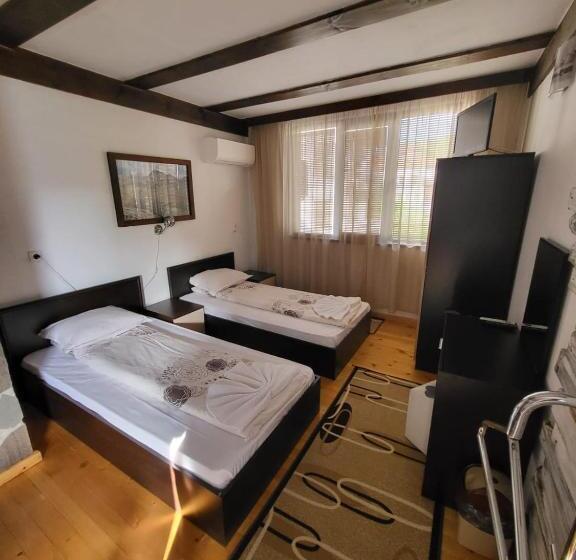 پانسیون Oasis Guest House