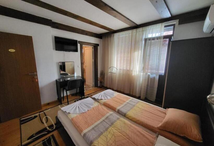 پانسیون Oasis Guest House