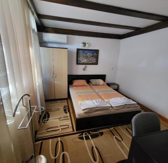 پانسیون Oasis Guest House