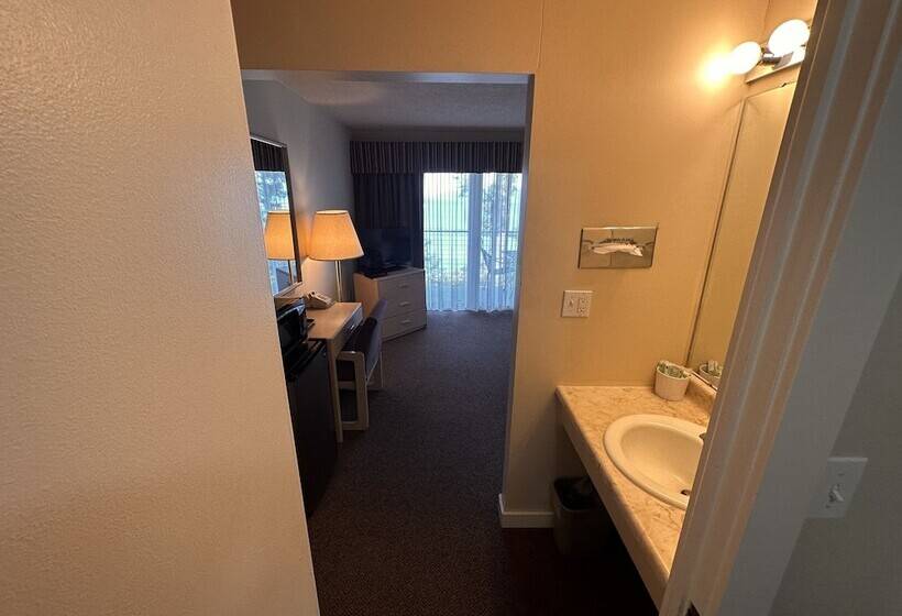 Astoria Crest Motel