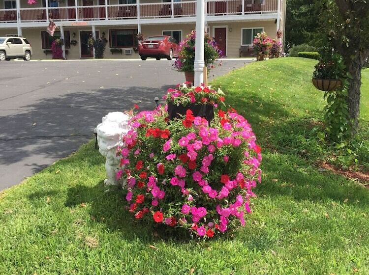 Cozy Corner Motel