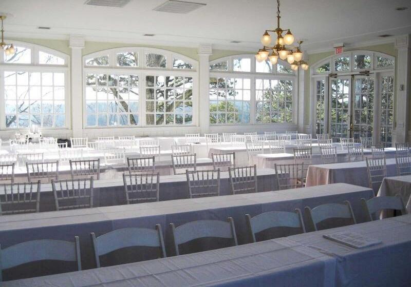 1886 Crescent Hotel And Spa