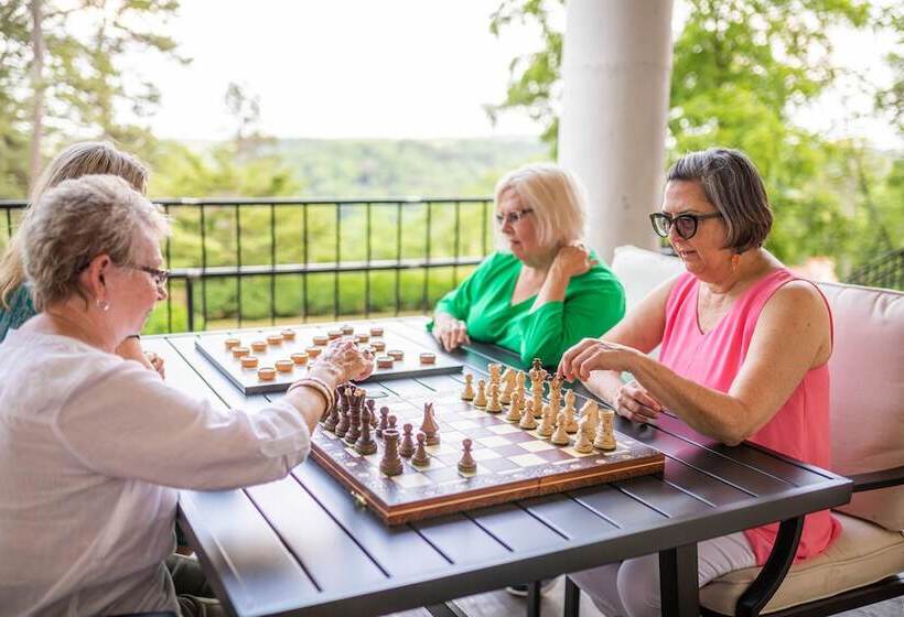 1886 Crescent Hotel And Spa