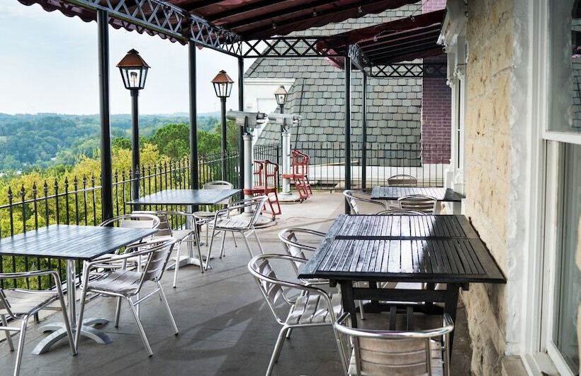 1886 Crescent Hotel And Spa